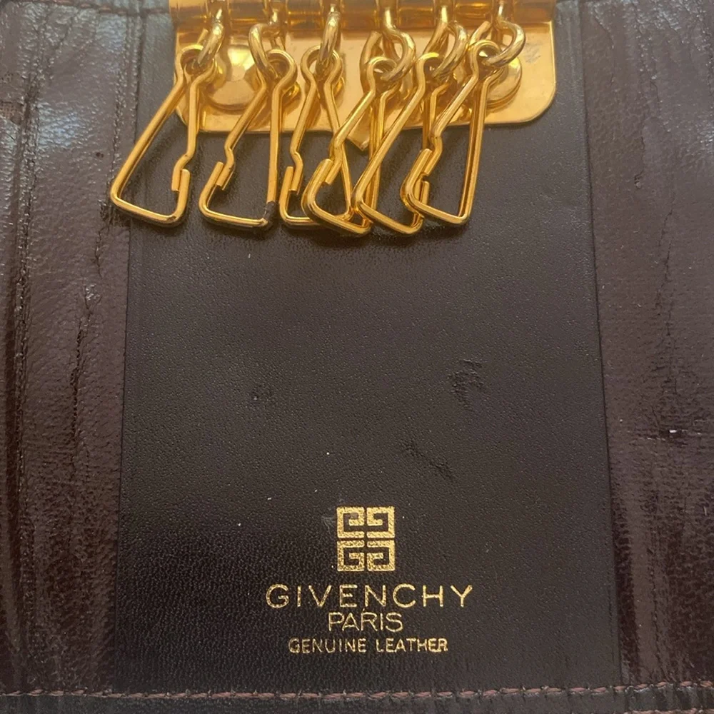 ✔️Givenchy Vintage Leather Key Case